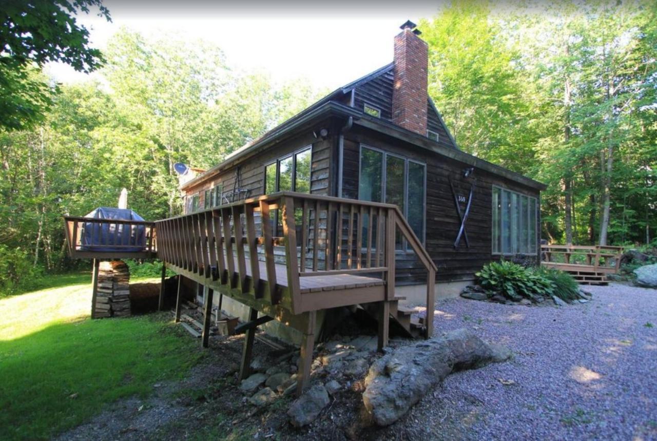 Quaint Stowe Cabin Exterior photo